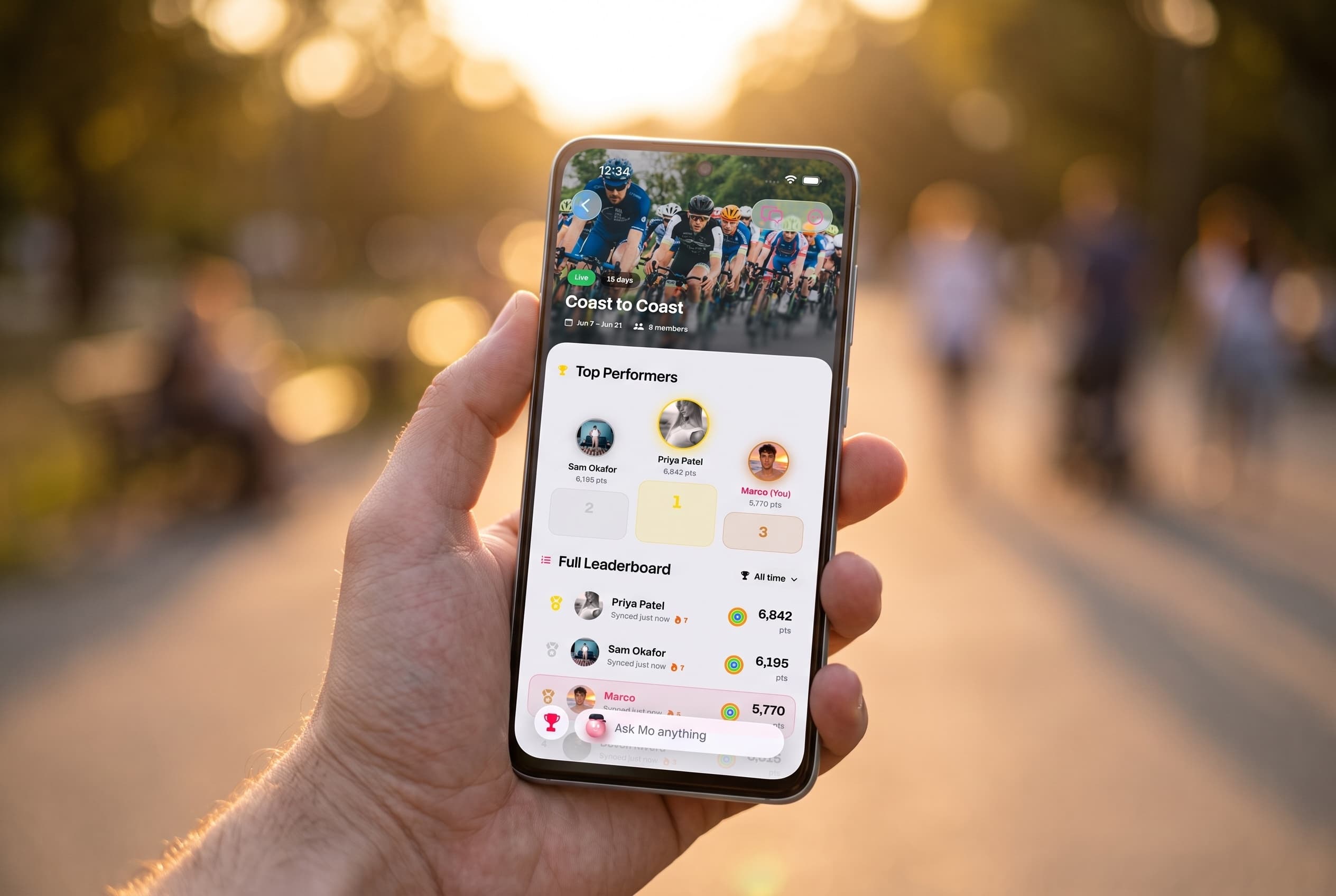 MoveTogether tournant sur un téléphone Android tenu en main : la même appli, sur Android.
